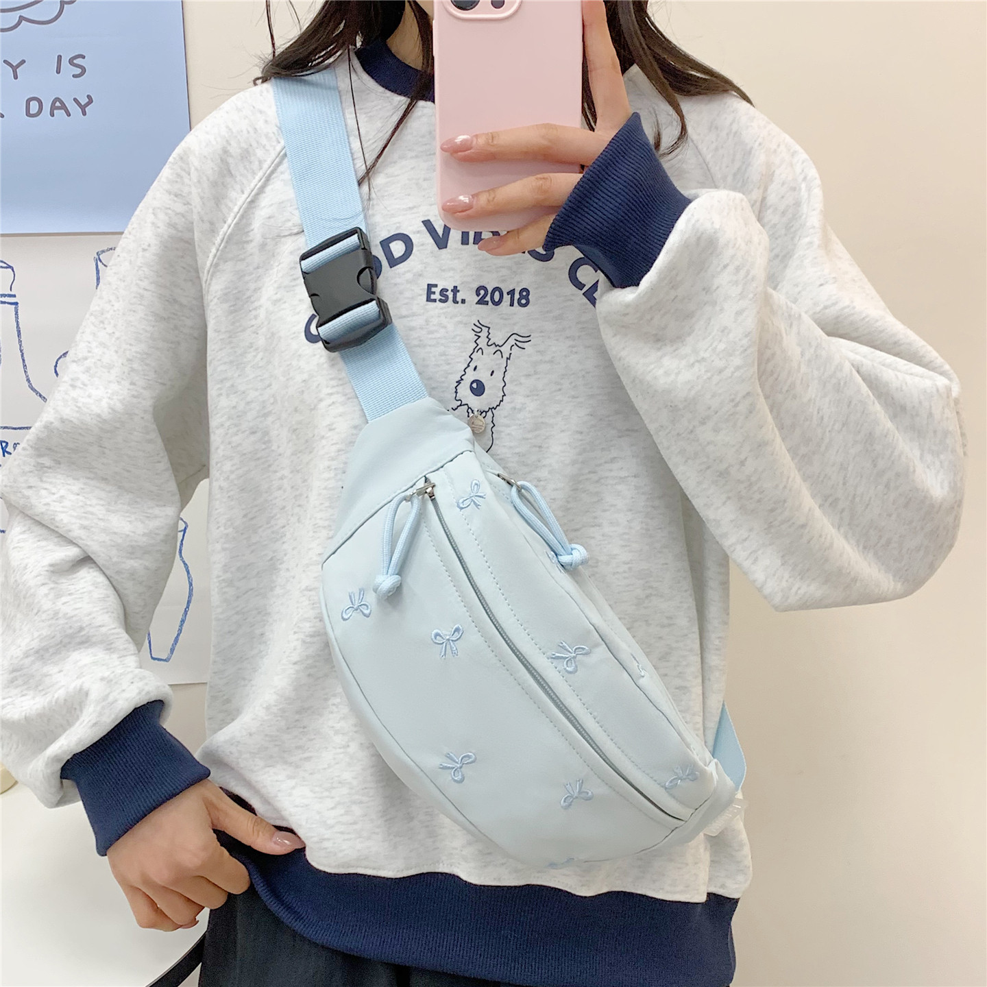 专柜正品简约休闲ins风女小清新森系斜挎包运动胸包大容量学生百