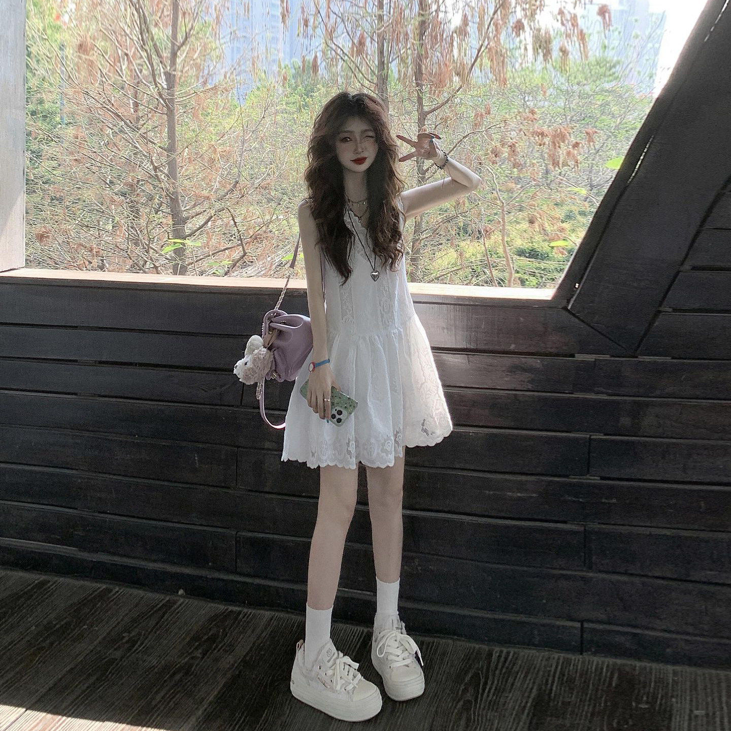 十三行正品甜妹风白色背心无袖连衣裙子女收腰设计感叠穿蕾丝V领a