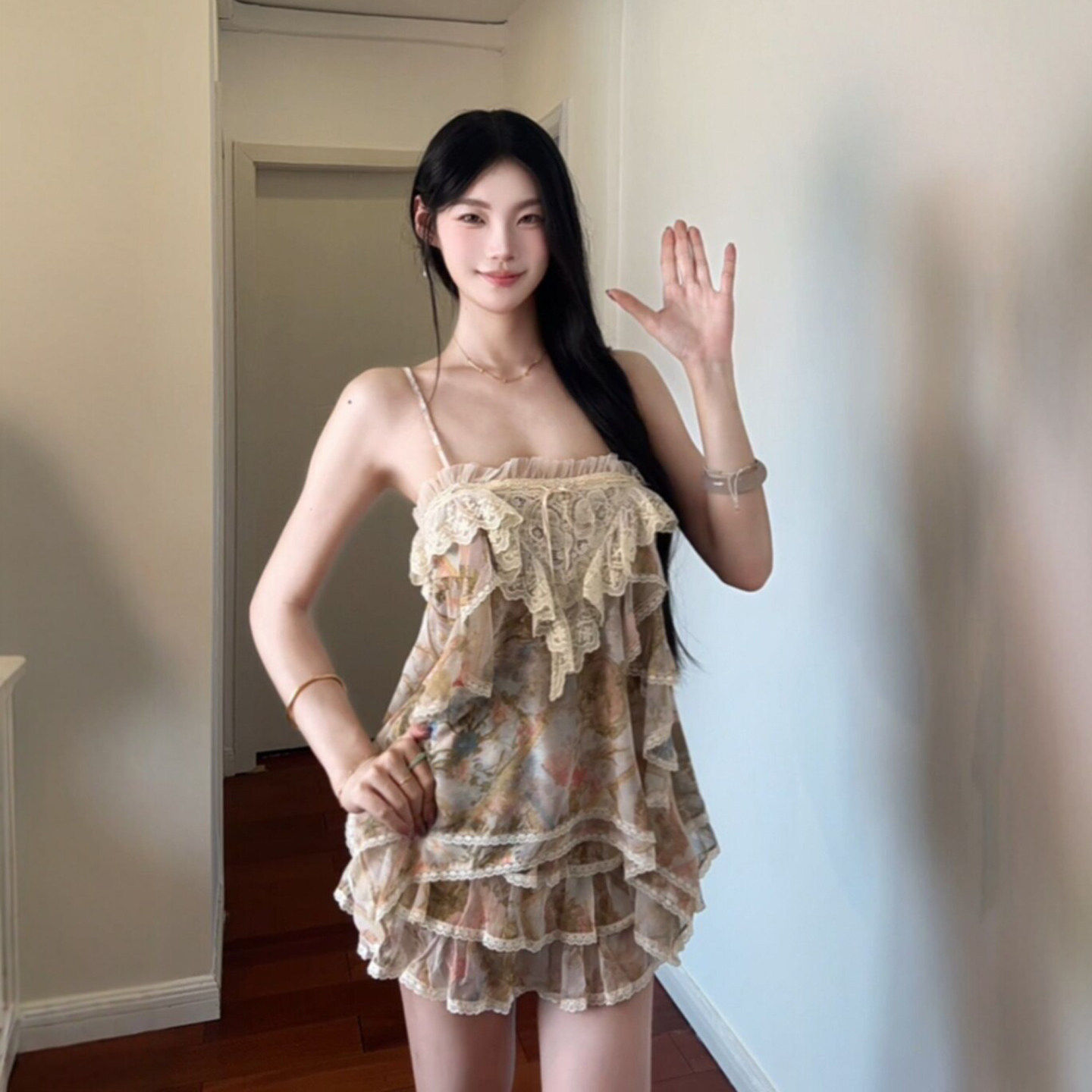 专柜正品复古风独特超好看的吊带上衣蛋糕短裙两件套装一整套穿搭