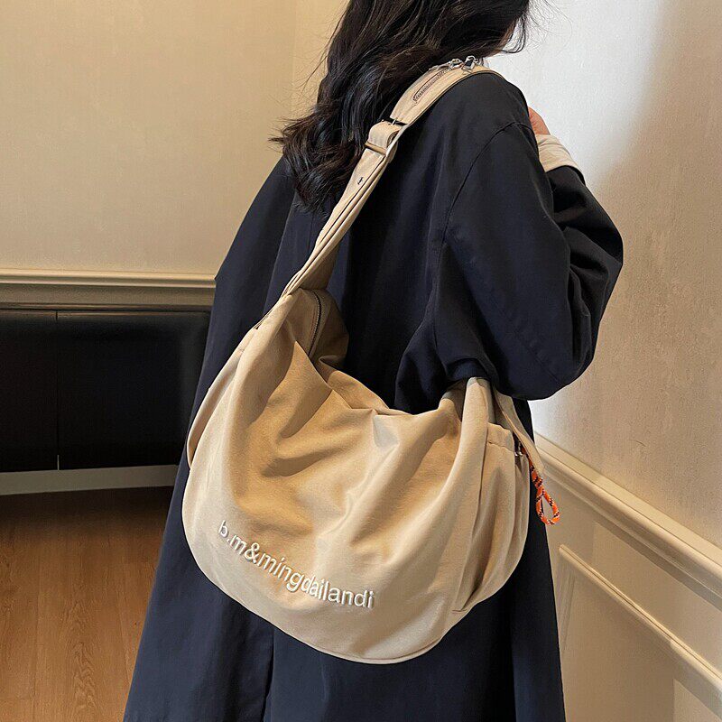 专柜正品2026帆布包女士女款新款超火男士饺子包上课通勤大容量单