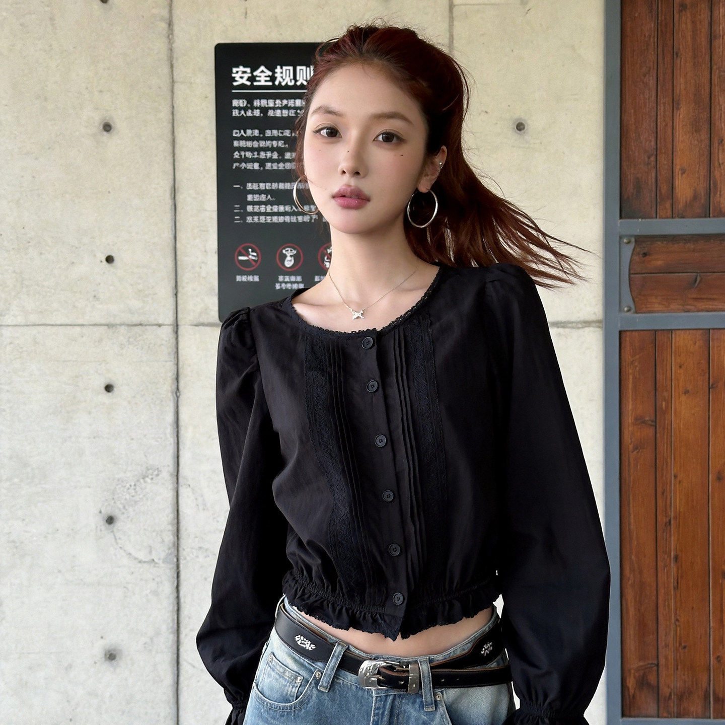 专柜高端温柔圆领法式黑色花边衬衫女秋季宽松显瘦气质长袖纽扣衬