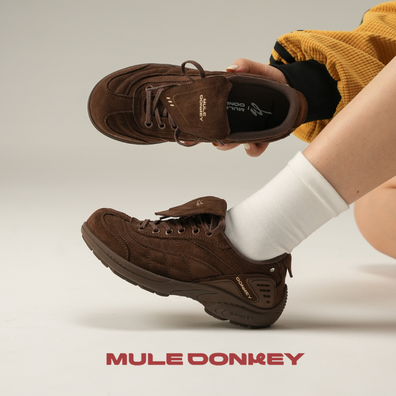多嘴驴Donkey棕色翻盖德训鞋