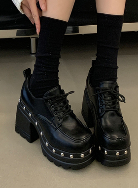 2026年春季英伦风黑色厚底单鞋朋克铆钉系带圆头高跟小皮鞋厚底鞋