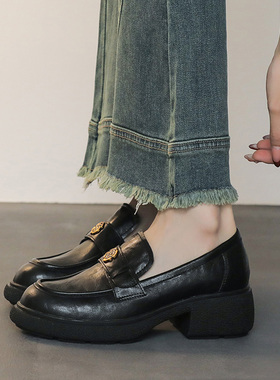 2026年春季新款厚底乐福鞋黑色圆头金属装饰英伦风粗跟增高小皮鞋