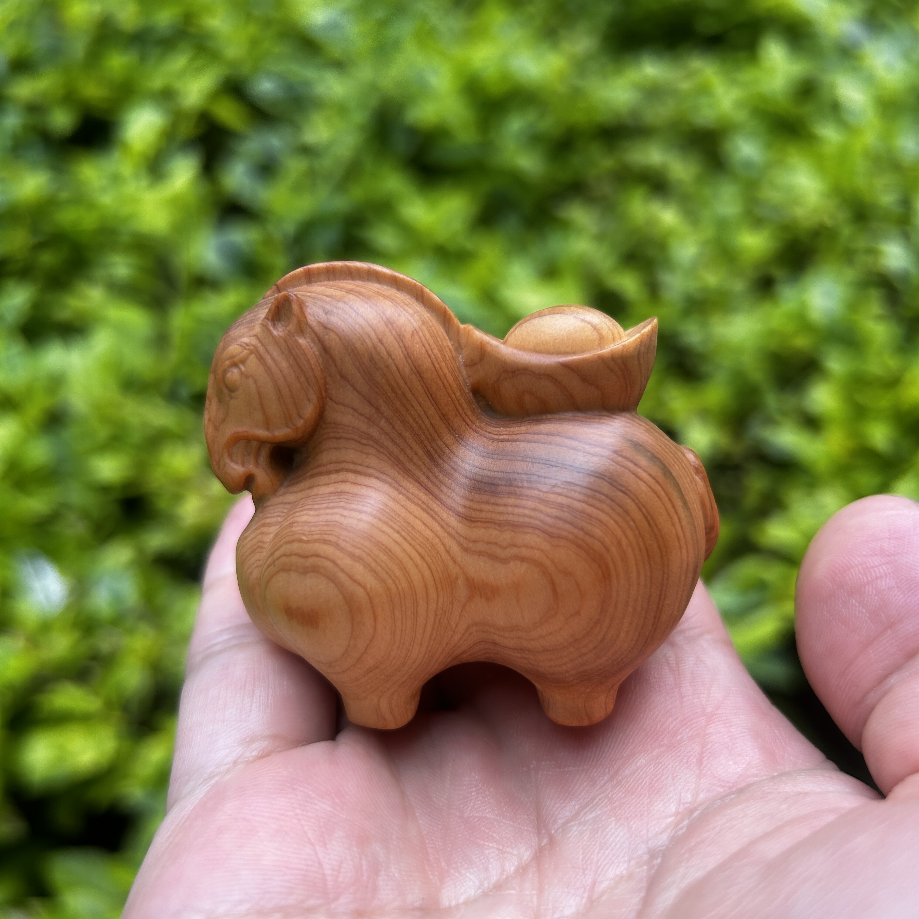 天然陈化老料崖柏木雕刻马上有钱生肖马手把件招财桌面文玩小摆件