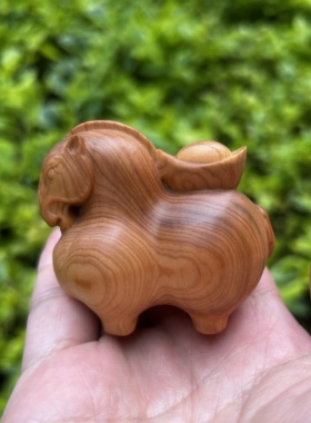 天然陈化老料崖柏木雕刻马上有钱生肖马手把件招财桌面文玩小摆件
