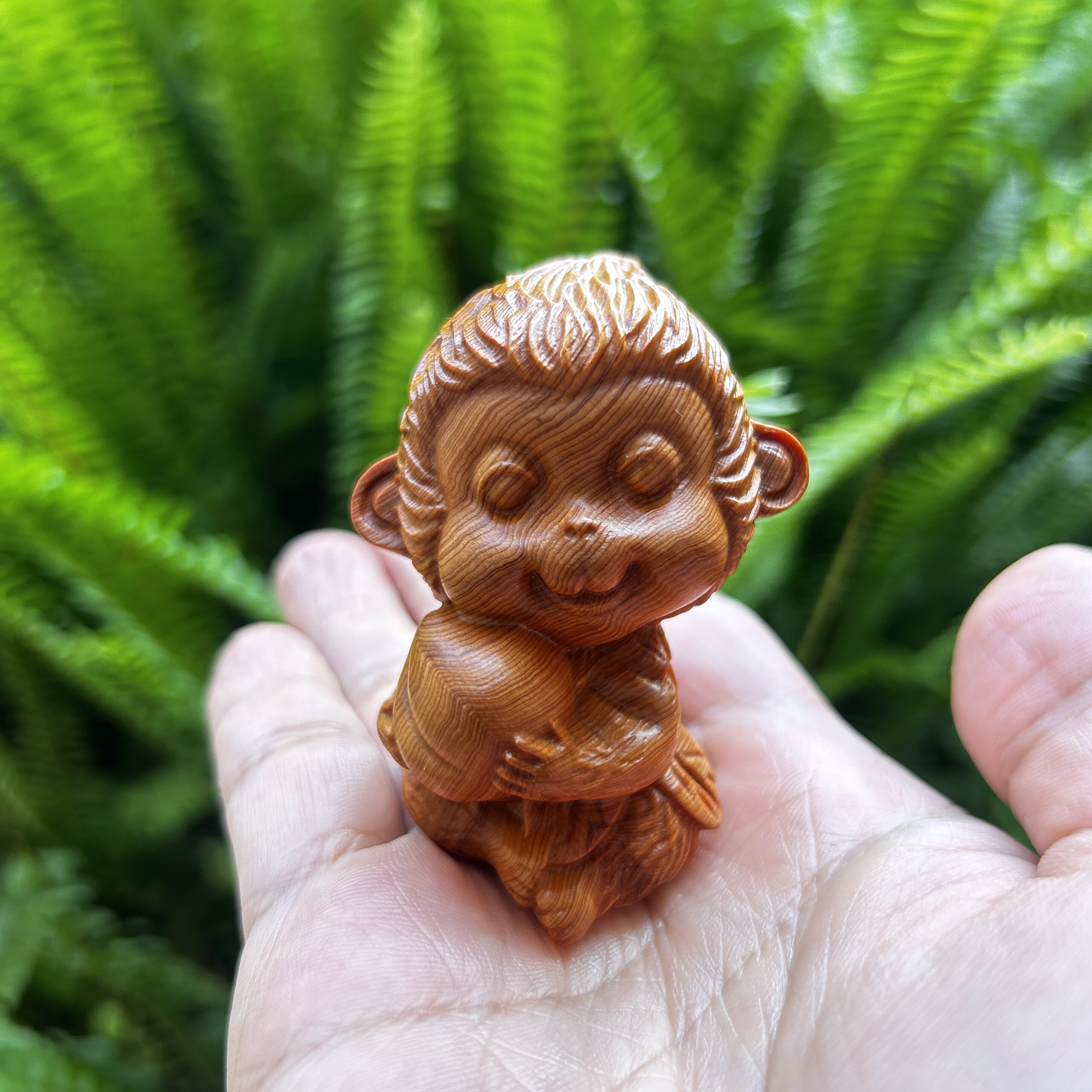 天然陈化老料崖柏木雕刻猴子抱桃手把件可爱生肖猴文玩桌面小摆件