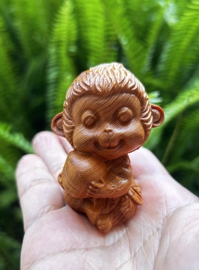 天然陈化老料崖柏木雕刻猴子抱桃手把件可爱生肖猴文玩桌面小摆件