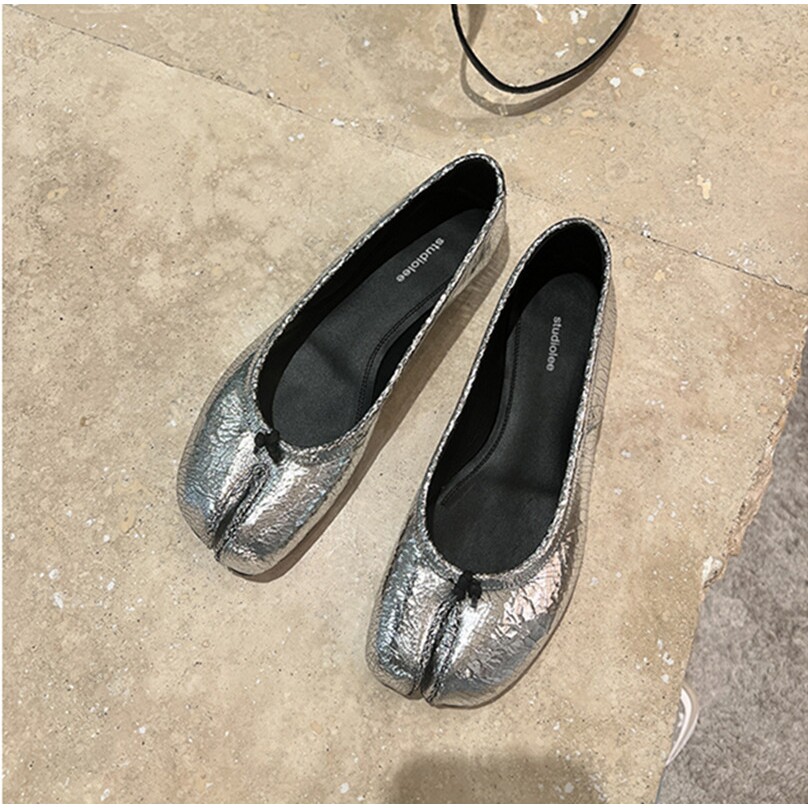 香港专柜正品同款 2026春秋女镜面分趾猪蹄鞋浅口配裙子的真皮平