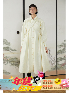 QSC奶白色特殊肌理夹棉线面料垫肩衬衫连衣裙蝴蝶结长风衣外套