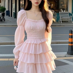 设计感纯欲显瘦蛋糕裙 甜美温柔风粉色方领木耳边连衣裙女秋冬新款
