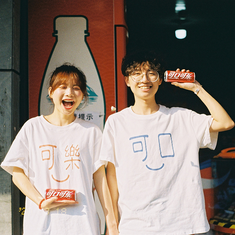 锅的猫宁同色系不一样的情侣装夏季可口可乐宽松纯棉短袖t恤女ins