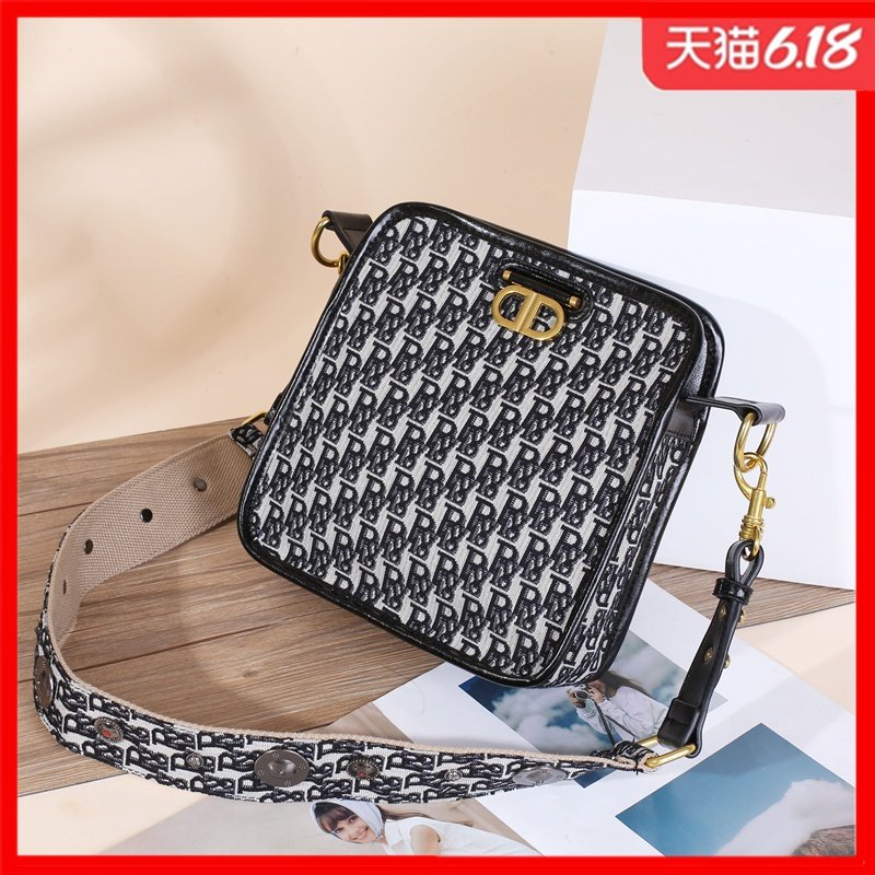 2020新款刺绣小方包帆布包宽带单肩斜挎女包王子文同款大容量女包