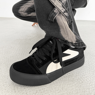 黑底板鞋男小众复古休闲运动鞋秋季2025新款小黑鞋潮流面包鞋