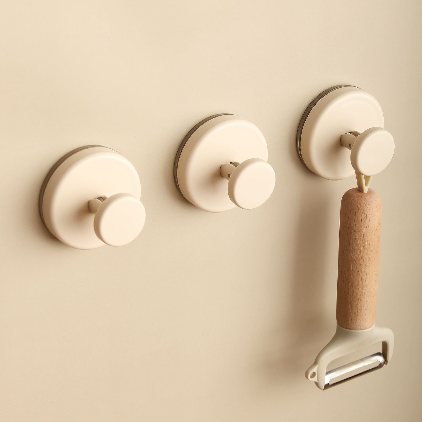 奶油风真空吸盘挂钩无痕免打孔