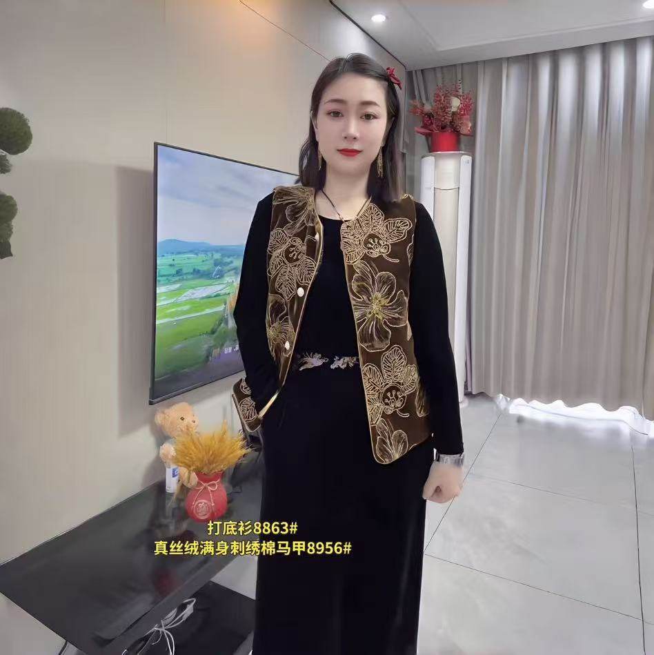 新中式珠片刺绣马甲女2025秋冬新款背心马夹大码坎肩国风加厚丝绒