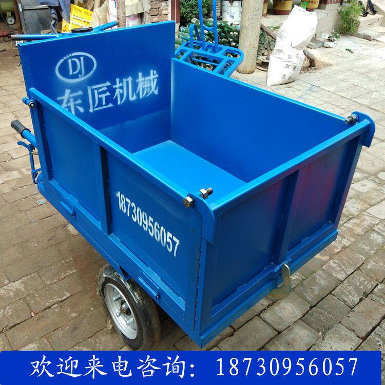 工地小型电动搬运车工地三开门灰斗车养殖场拉料运输三轮车价格