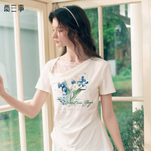 两三事焚香听雨小清新蕾丝拼接斜领不对称印花t恤