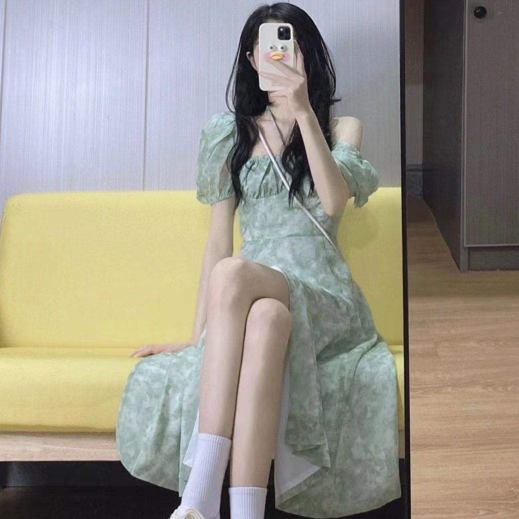 甜美夏装新款温柔风露肩海边连衣裙女法式初恋裙复古显瘦气质