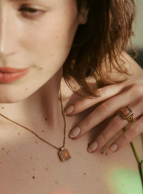 Louise Damas方形宝石珐琅吊坠项链轻奢小众橙色法式复古简约饰品