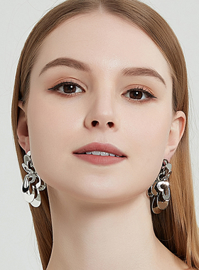 张雨绮同款Vivalands渐变开心耳环女爱心耳饰镂空小众夸张设计潮