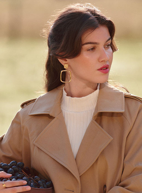 Louise Damas法式气质金色大耳环女轻奢冷性风高级无耳洞佩戴耳饰