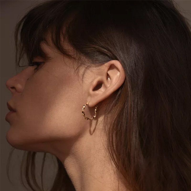 Louise Damas麻花圆圈耳环欧美素圈扭纹大圈圈莫比乌斯环耳饰简约