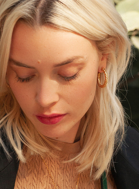 法国Louise Damas雕刻圈圈耳环女高级小众复古简约百搭显脸小耳饰