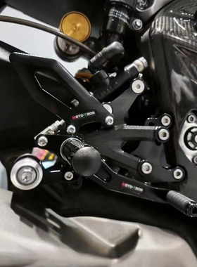 适用于凯旋 765R RS改装MOTO TRON升高脚踏发动机保护盖钛尺支架