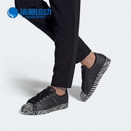 阿迪达斯男女运动板鞋FV3448