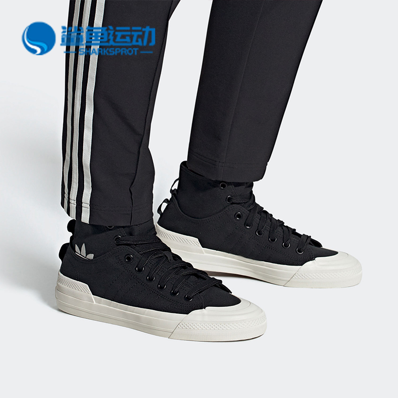 阿迪达斯男女运动板鞋GZ8834