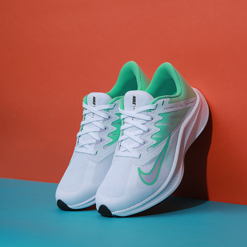 耐克女子运动跑步鞋CD0232-111