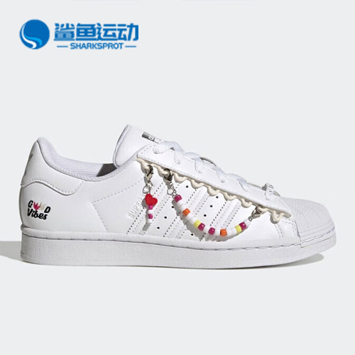 阿迪达斯女子运动板鞋HP7828