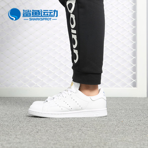 阿迪达斯女子运动板鞋CG6014