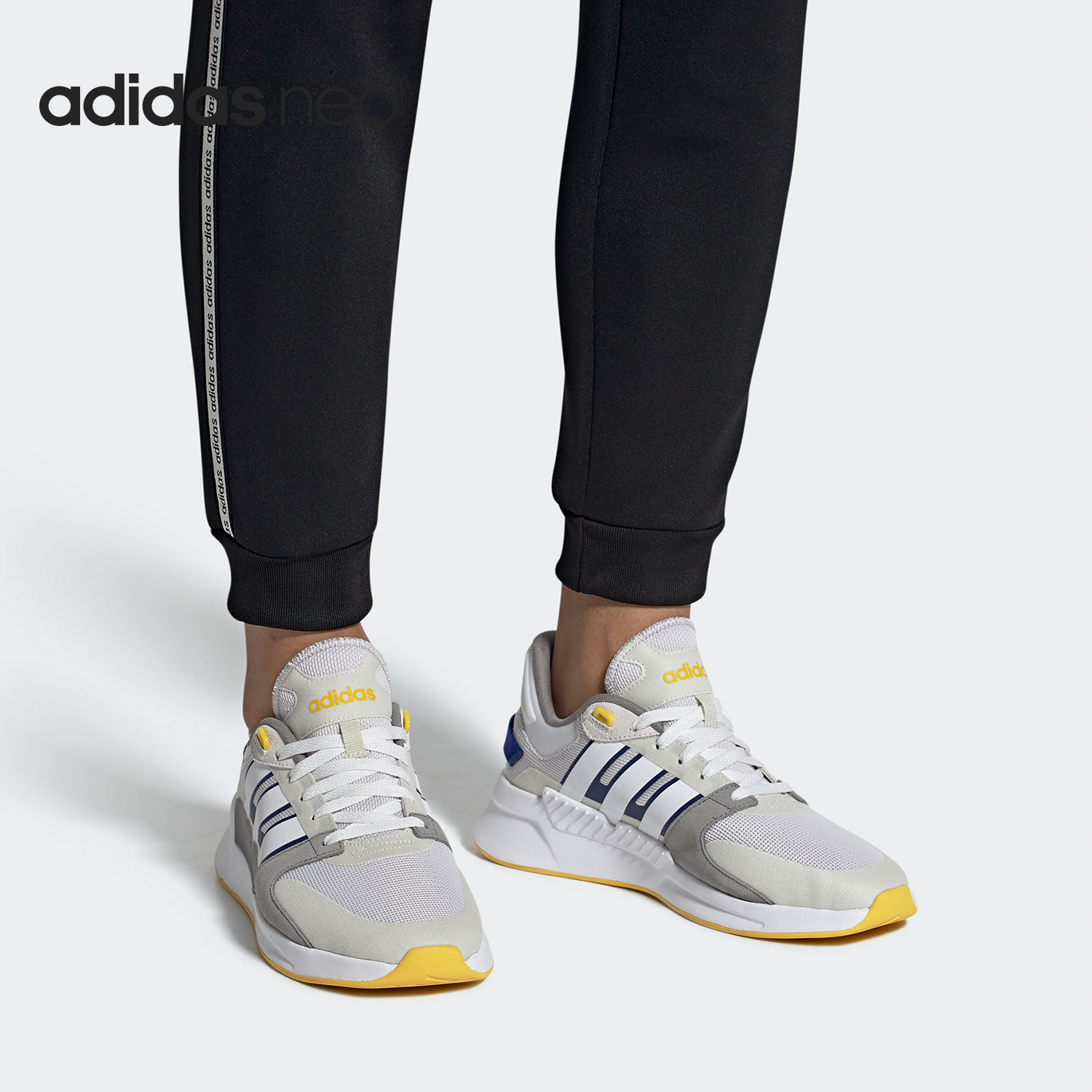 阿迪达斯男女休闲鞋EG8654