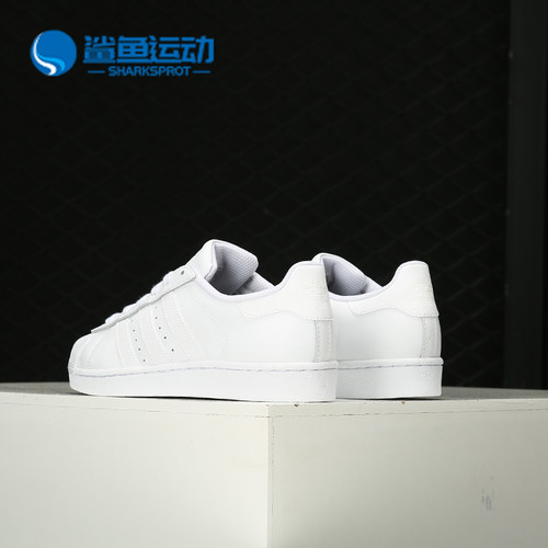 阿迪达斯女子运动板鞋B23641