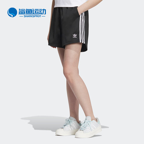 阿迪达斯女士运动短裤IK8672