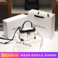 Черная/белая отправка кулона