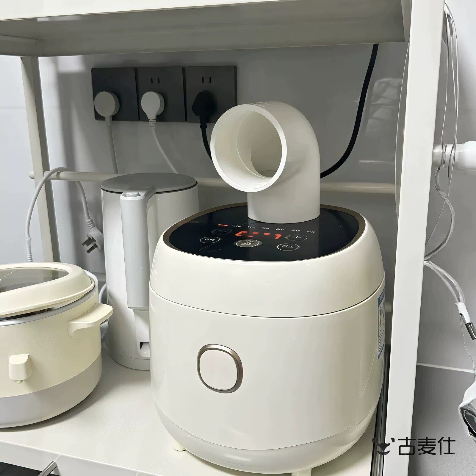 厨房吊柜防蒸汽凝水潮湿发霉pvc弯头水管挡板电饭锅不直吹导流贴