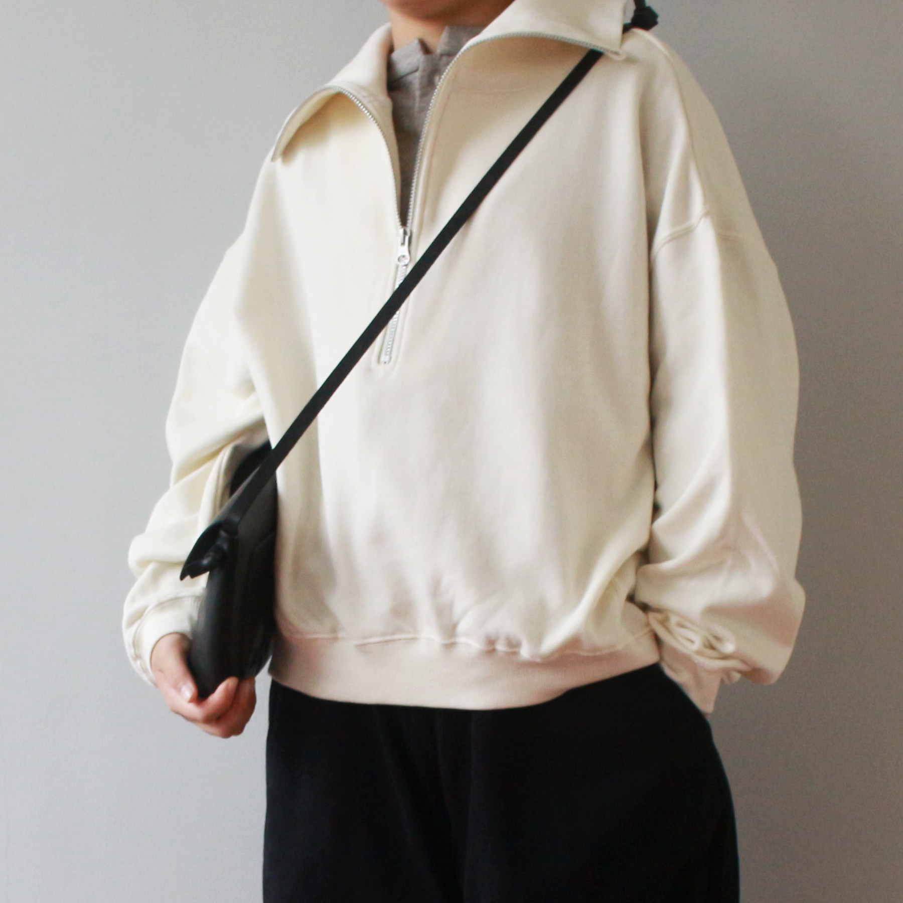 来自感同/25年秋 新款女士拉链毛圈棉质蝙蝠感宽松套头卫衣 外穿