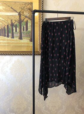 【摩系列】黑色松紧腰褶皱布料碎花不规则下摆半身裙MA181SKT108