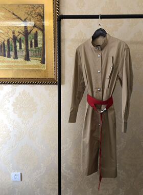 【摩系列】卡其色小低领红色腰带设计薄款风衣裙MA181DRS106