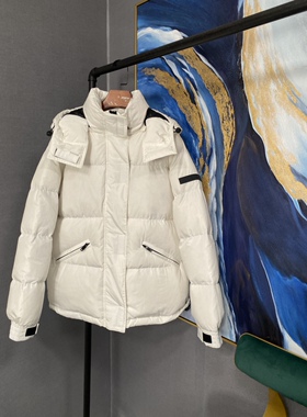 M白黄两色黑色内衬帽短款蓬松羽绒服MBO4EINX08