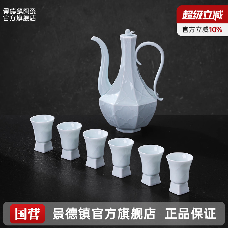 宋式执壶国色天香。淡白青釉色如美玉