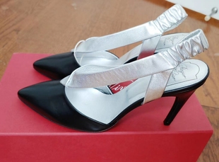 RV 思思美代Roger Vivier 经典v字带 单鞋 女鞋 黑银清货不退换