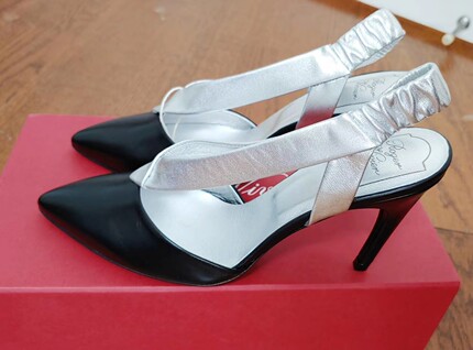 RV 思思美代Roger Vivier 经典v字带 单鞋 女鞋 黑银清货不退换