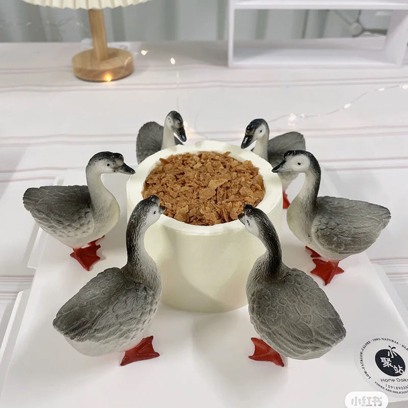 【正在吃午饭的小鹅】搞笑大鹅蛋糕装饰摆件生日派对仿真家禽玩具