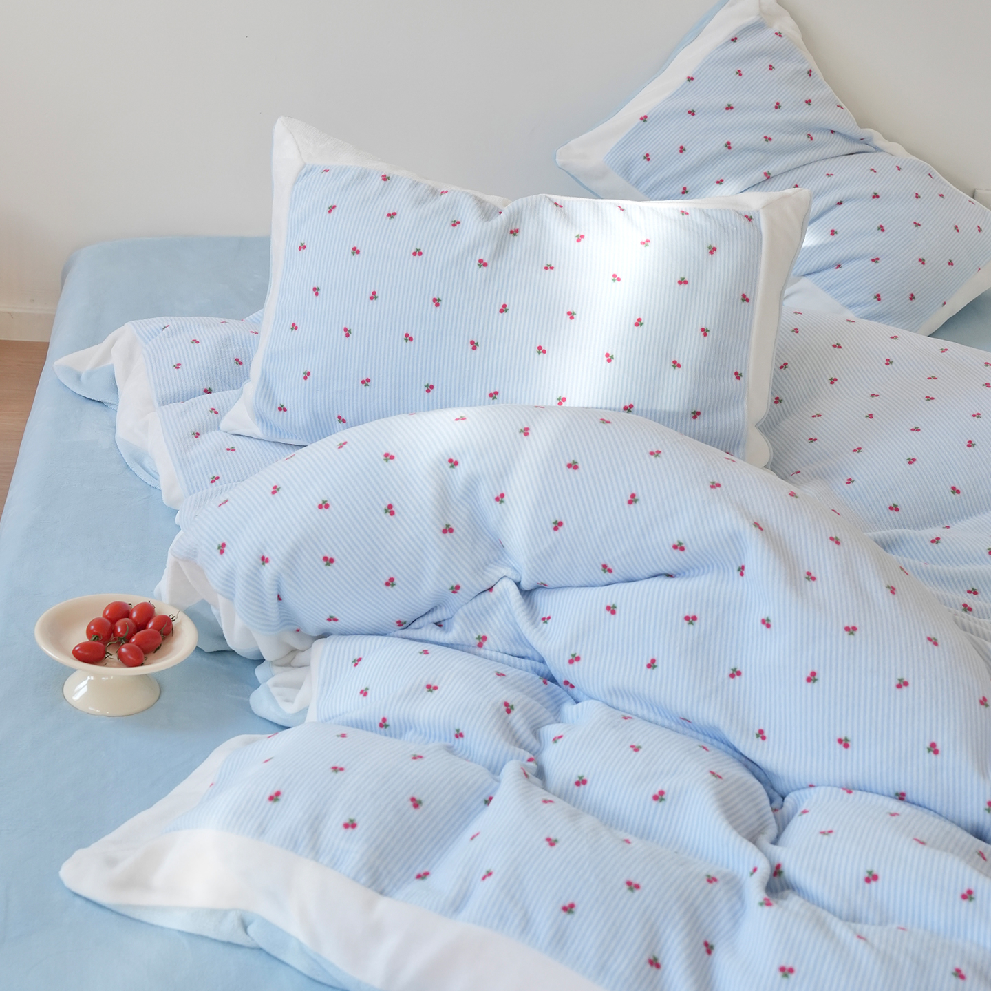 六月雨白秋冬超厚牛奶绒粉色蓝色樱桃ins1.5m1.8床上床单三四件套