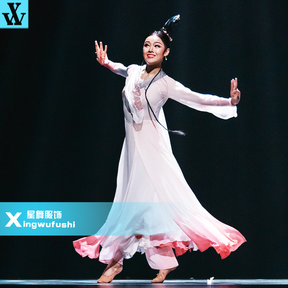 月出佼人飘逸大摆裙古典舞蹈服装