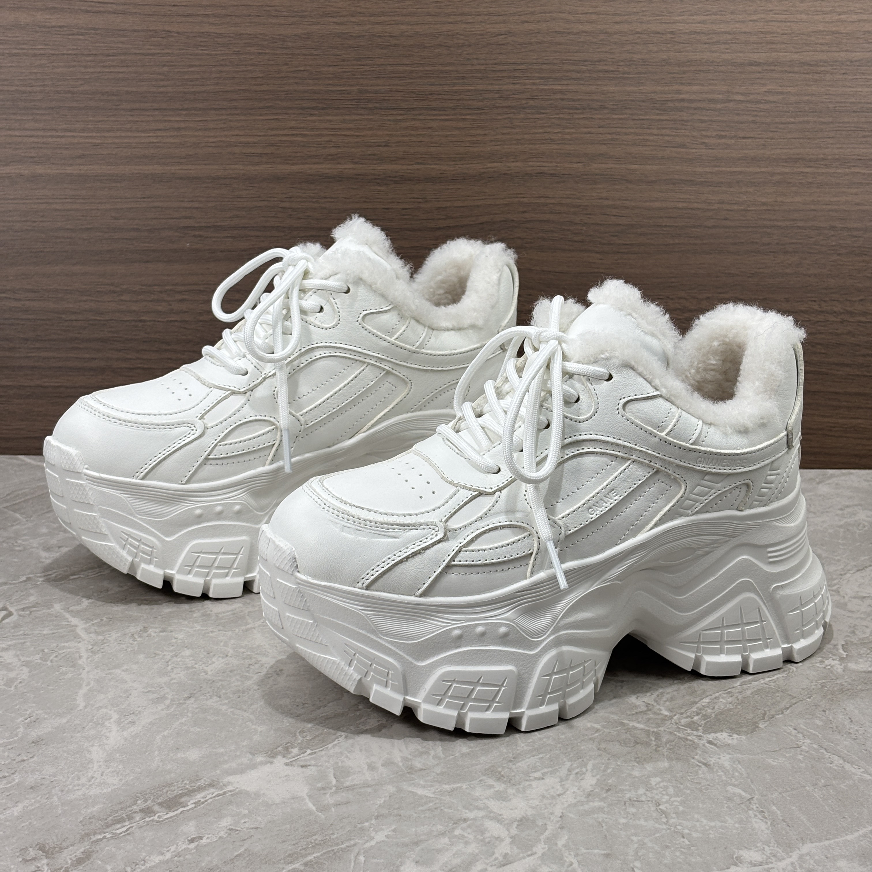 欧洲站2025冬季新款保暖棉鞋真皮松糕厚底小白鞋增高加绒老爹鞋女